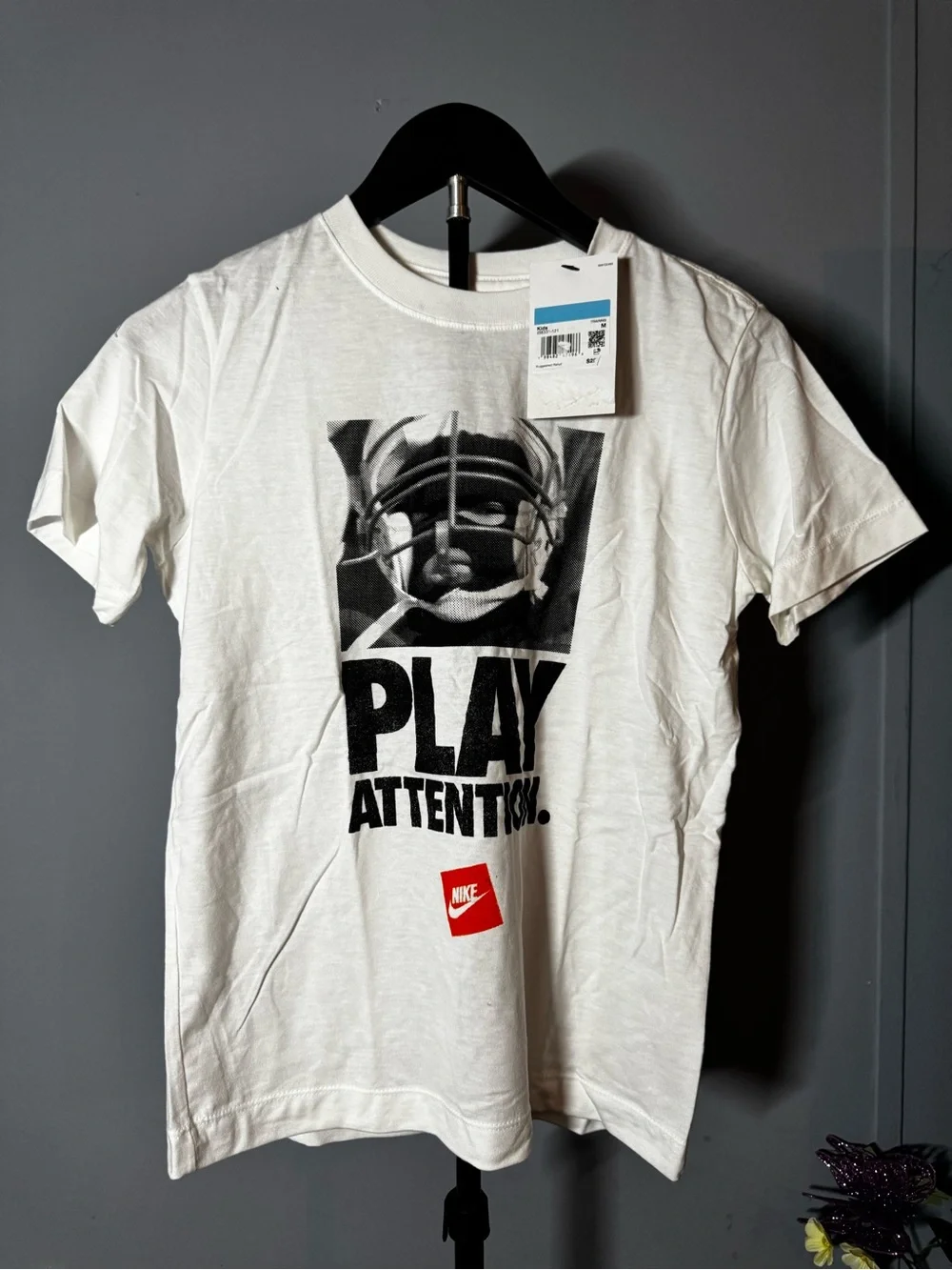 NWT Nike Kids Play Attention Football Graphic T-Shirt Size Medium
